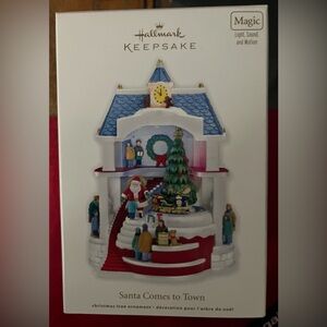 2011 Hallmark " Santa Comes to Town" Ornament